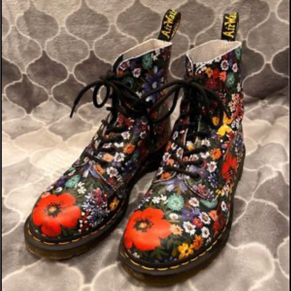 US 9 Doc Martins - Picture 1 of 1